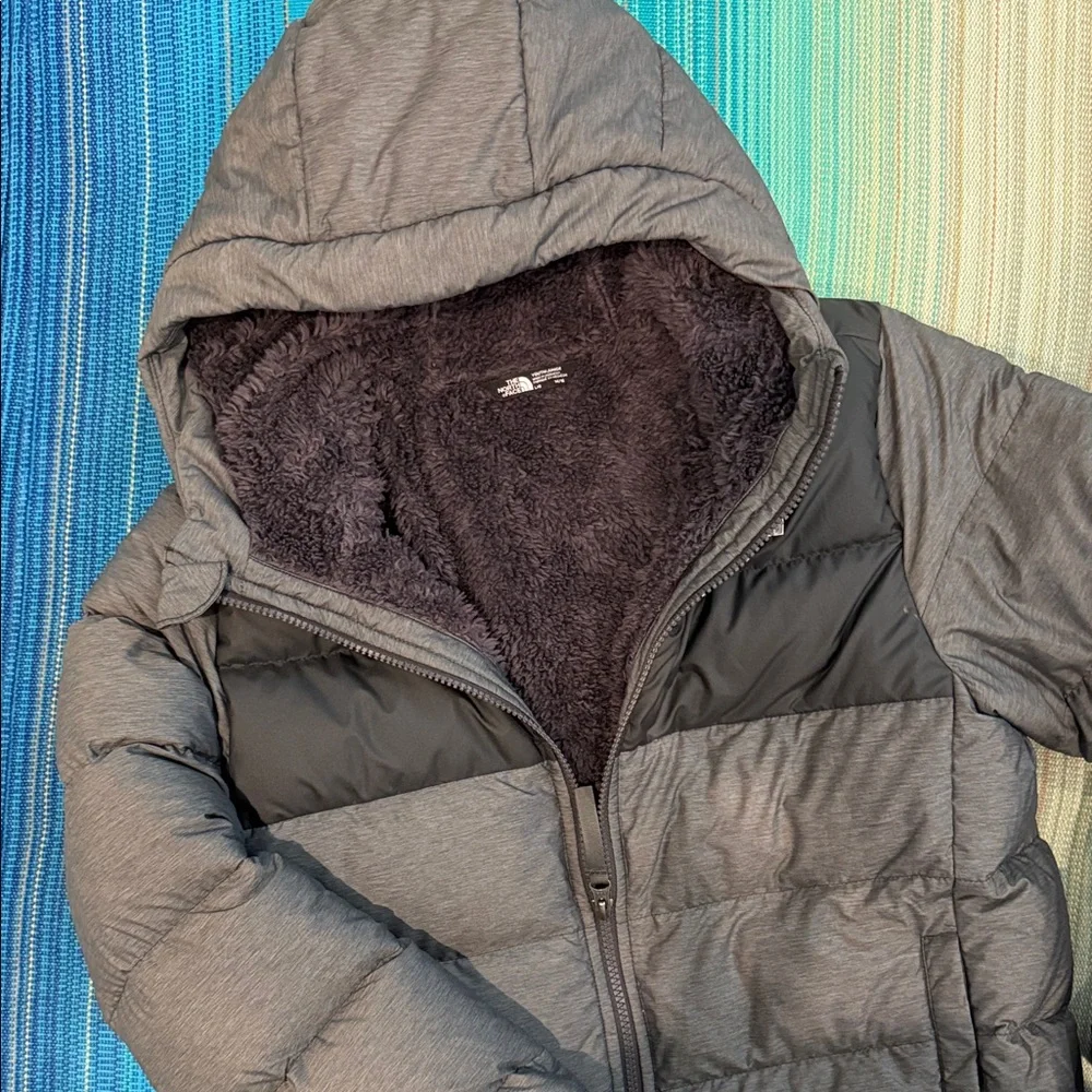 The North Face Puffer Charcoal and Black Hooded Jacket Boys - Picture 3 of 4